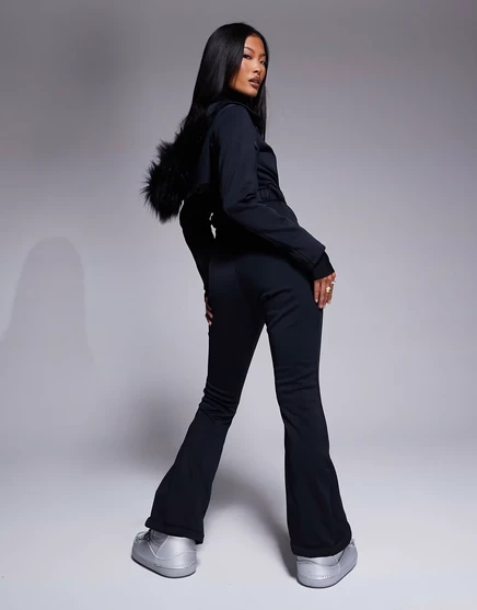 Женский горнолыжный комбинезон ASOS 4505 Petite с поясом и искусственным меховым капюшоном, черный