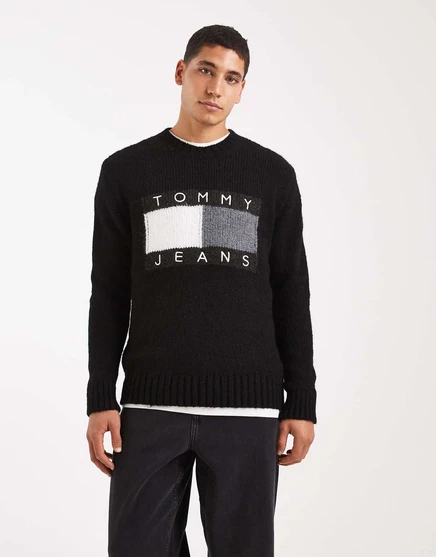 Свитер с логотипом Tommy Jeans с крупным флагом в центре черного цвета black