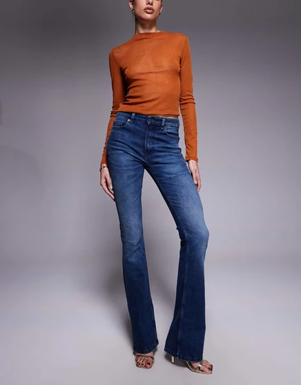 Джинсы с высоким берцем от ASOS DESIGN темного цвета, слегка выстиранные  dark wash