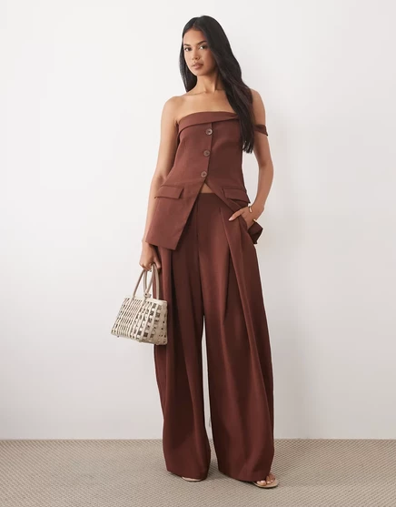 Брюки ASOS DESIGN с плавающими глубокими складками в виде подковы коричневого цвета, сшитые по индивидуальному заказу