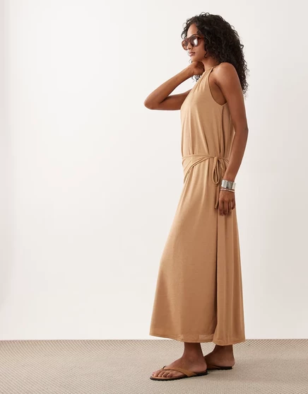 Женское макси-платье ASOS Design с запахом, бежевое