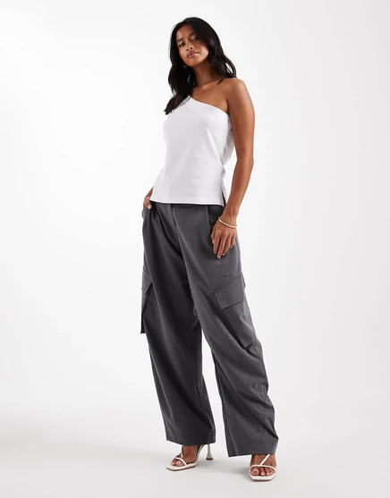 Облегающие брюки-бочонки от ASOS DESIGN Petite, сшитые на заказ в угольном цвете charcoal
