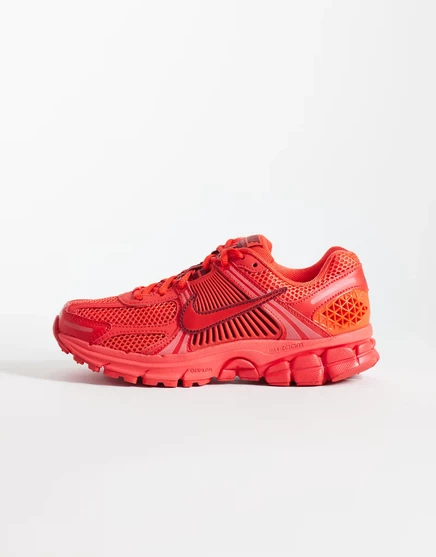 Кроссовки Nike Zoom Vomero 5 красного цвета