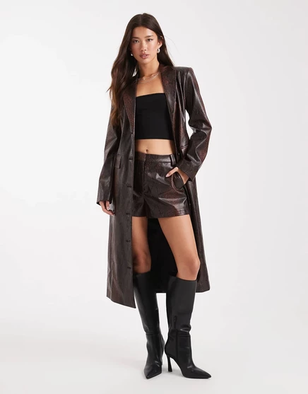 Женский удлиненный пиджак ASOS Design из экокожи, коричневый змеиный
