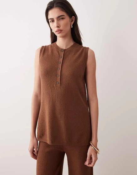Женский длинный топ ASOS Design с хенли-вырезом, шоколадный