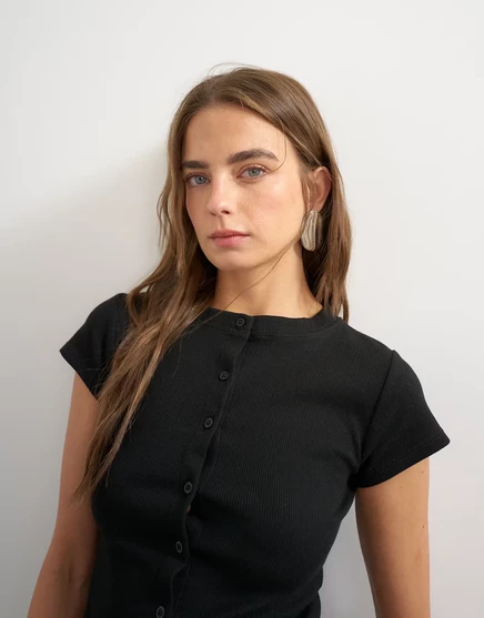 Черный топ с коротким рукавом на пуговицах от Topshop черный