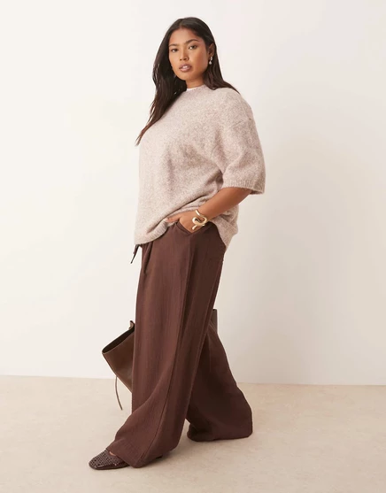 ШИРОКИЕ брюки ASOS DESIGN Curve с мягкой текстурой и контрастной строчкой шоколадного цвета chocolate