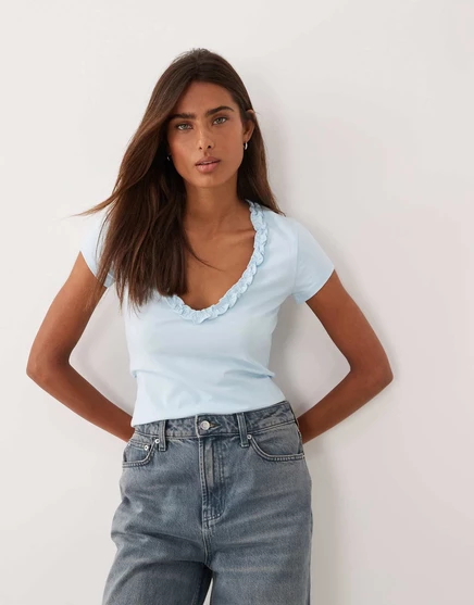 Женская футболка Miss Selfridge с V‑вырезом и рюшей, голубая
