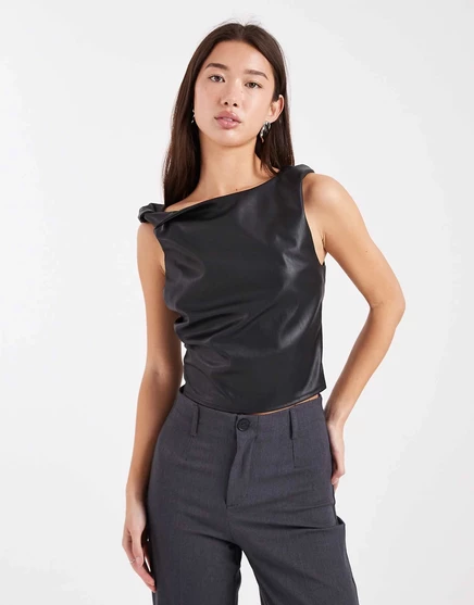 Твист-топ Miss Selfridge из искусственной кожи черного цвета black