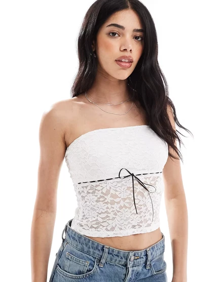 Кружевной топ с баской Hollister белого цвета