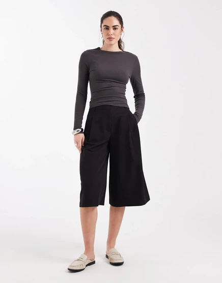 ДИЗАЙНЕРСКАЯ мягкая удлиненная футболка ASOS DESIGN с длинным рукавом в полоску цвета древесного угля raven