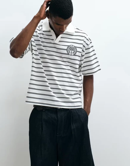 Мужское поло ASOS DESIGN свободного кроя в полоску с V‑вырезом, кремово-черное