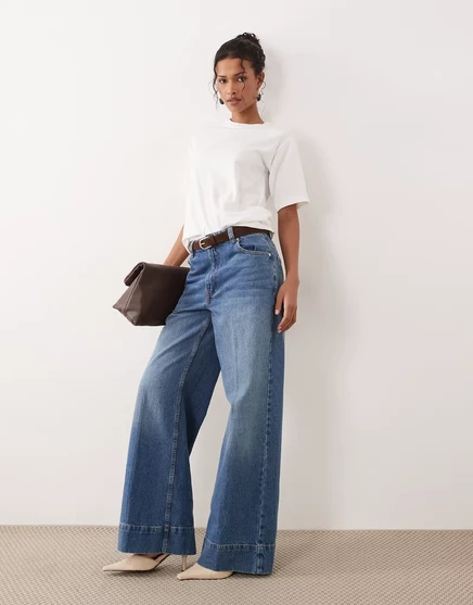 ДИЗАЙНЕРСКИЕ широкие джинсы ASOS со складками спереди и поясом из легкой стирки light wash