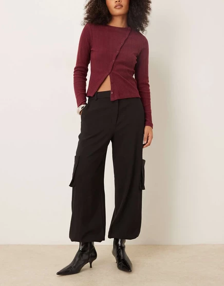 Брюки прямого кроя от ASOS DESIGN черного цвета с манжетами и накладными карманами black