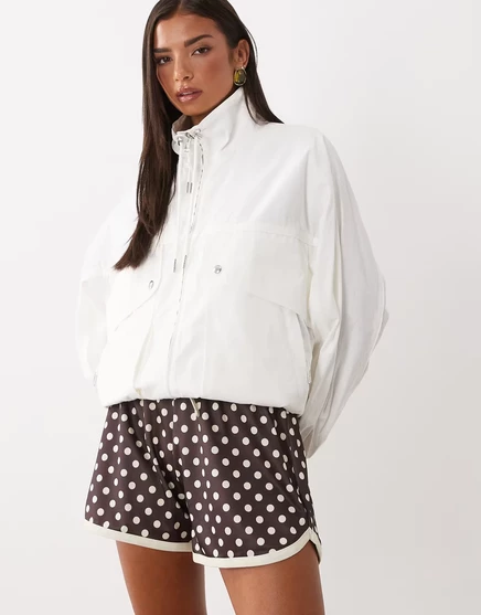 ДИЗАЙНЕРСКИЕ атласные мини-шорты ASOS в горошек цвета шоколада и сливок choc &cream