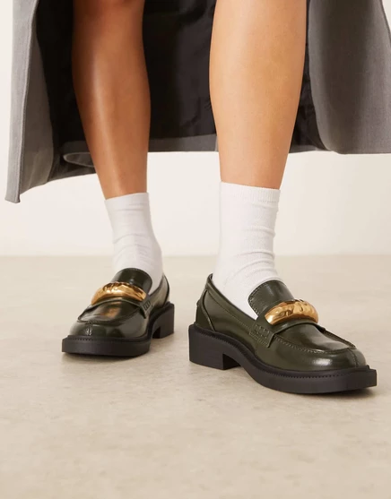 Женские лоферы ASOS Design Mistral с золотым декором, мохово-зеленые