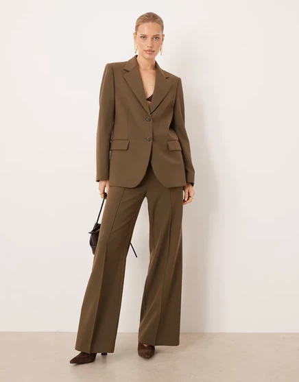 Брюки Mango Paris, сшитые на заказ в цвете хаки - часть комплекта цвета хаки