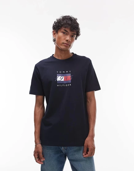 Футболка с линейным рисунком флага Tommy Hilfiger темно-синего цвета navy