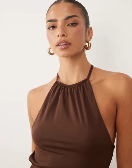 Женский топ ASOS Design халтер с высоким воротом, шоколадный