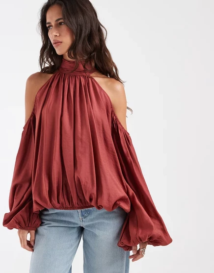 Объемная блузка ASOS DESIGN с коротким вырезом и открытыми плечами темно розового цвета темнорозовый