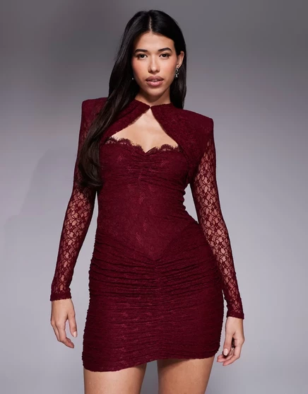 Женское кружевное мини-платье ruched & ready с вырезом-сердечком и съемными подплечниками, винное