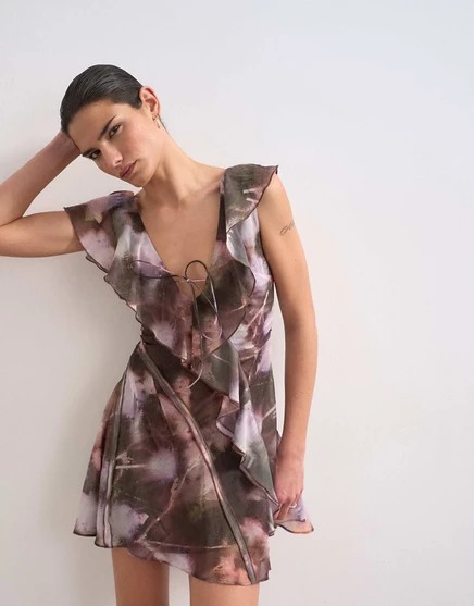 Мини-платье с рюшами от Topshop в призрачный цветочек purple floral