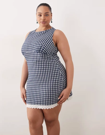 Женское мини-платье ASOS Curve с фигурным лифом, тёмно‑синий гингем