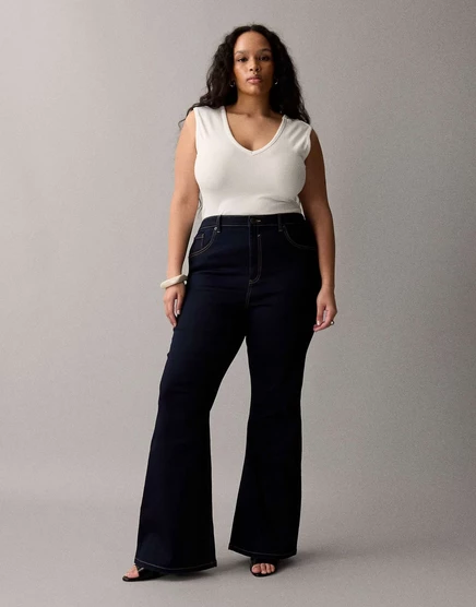 Джинсы-клеш ASOS DESIGN Curve, создающие рельефную фигуру, после полоскания rinse