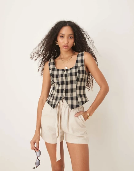 Ничейный ребенок Селеста в однотонном жилете mono gingham