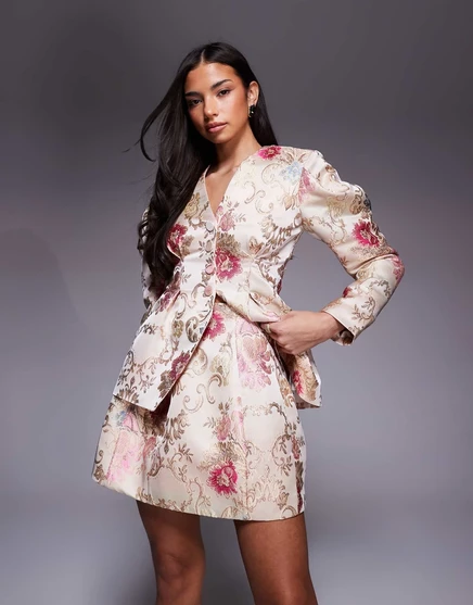 Роскошная жаккардовая мини-юбка ASOS с белым цветочным принтом - часть комплекта white floral