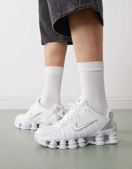 Кроссовки Nike Shox TL белого и серебристого цветов white