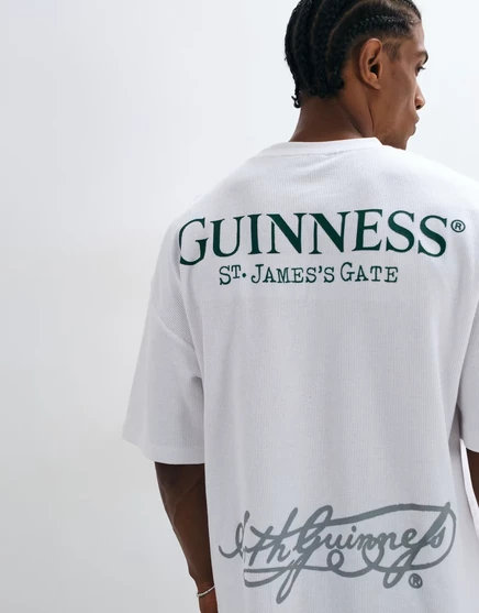ДИЗАЙНЕРСКАЯ футболка оверсайз от ASOS с принтом Guinness белого цвета white