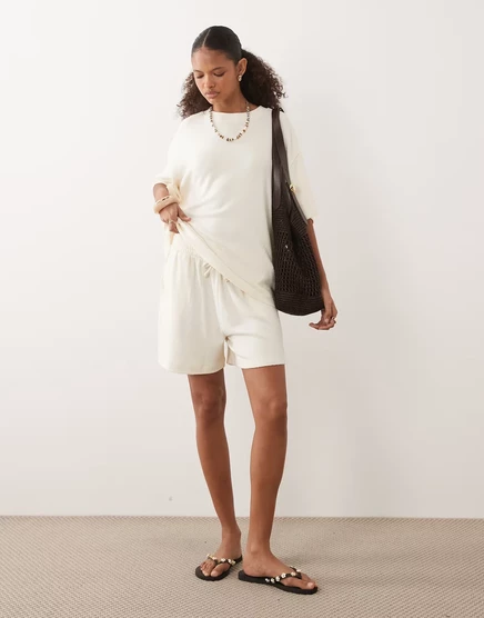 Женские шорты ASOS Design вязаные текстурные с кулиской, кремовые