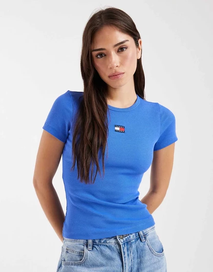 Синяя приталенная футболка в рубчик со значком Tommy Jeans