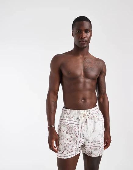 Мужские шорты ASOS Design с бандана-принтом, кремовые