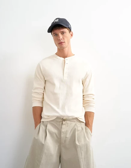 Футболка Henley классического кроя Topman с длинным рукавом из трикотажа в рубчик цвета экрю