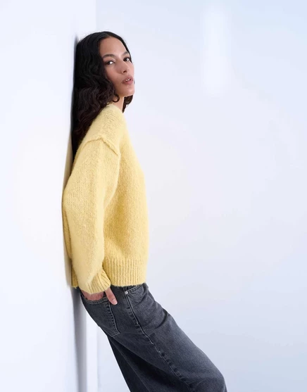 Легкий свитер из смеси шерсти Topshop knit с пушистым открытым швом, сливочно-желтого цвета eggnog