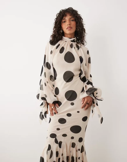 Женское макси-платье ASOS Design шифон с высоким воротом, в горох