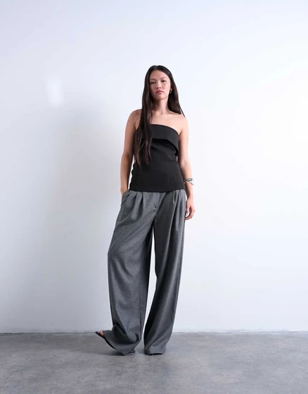 Удлиненный топ-бандо со складками от Topshop черного цвета black
