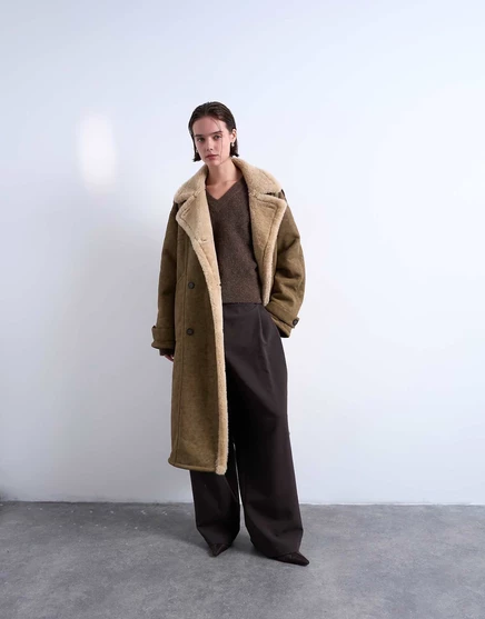 Удлиненное пальто из искусственной овечьей шерсти Topshop цвета хаки khaki