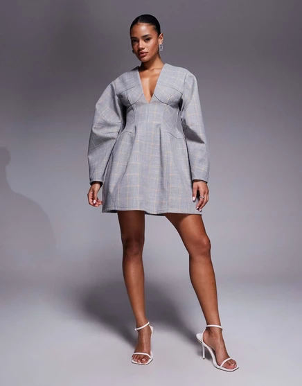 Мини-платье с глубоким вырезом и структурированным рукавом-куполом от ASOS DESIGN светло-серого цвета с чашечным швом light gray