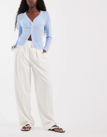 Женские брюки ASOS Design Tailored с защипами, кремовые