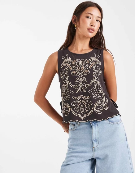Черная ажурная майка на бретелях Miss Selfridge black