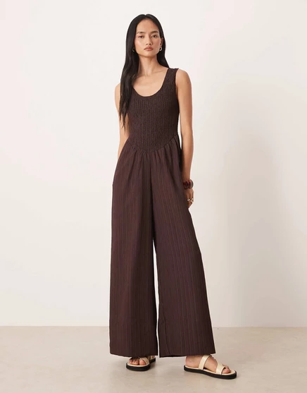 ДИЗАЙНЕРСКИЙ комбинезон ASOS с круглым вырезом и складками коричневого цвета