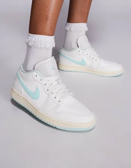Низкие кроссовки Nike Air Jordan 1 белого и светло-голубого цветов white