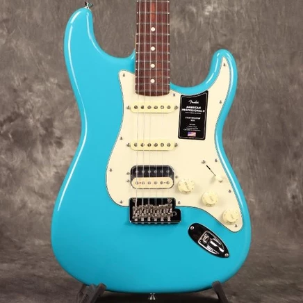 Электрогитара Fender Stratocaster HSS, голубая