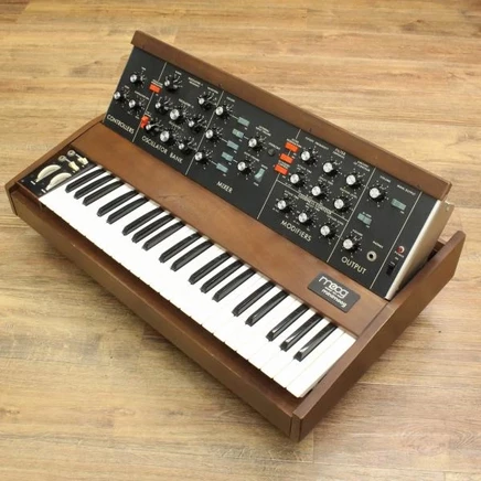 Синтезатор Moog Minimoog Model D, поздняя версия, б/у