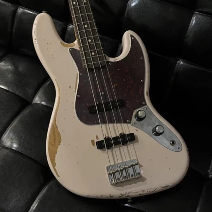 Электробас Fender Flea Jazz Bass, розовый