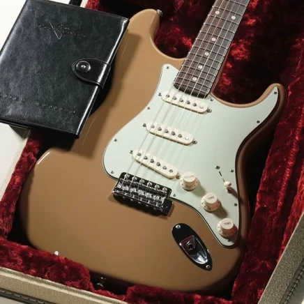 Б/у электрогитара Fender Custom Shop Charizma