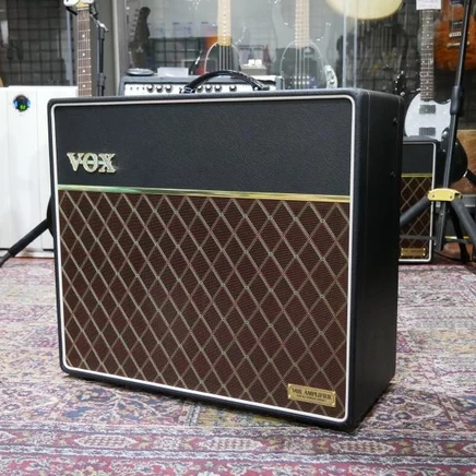 Комбоусилитель VOX AC10HWR1 ламповый с реверберацией